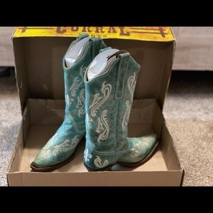 Amazing turquoise corral boots